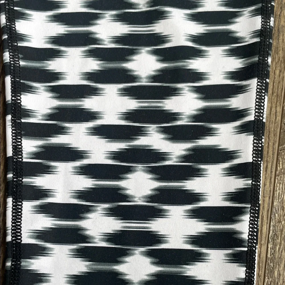 Nike Black & White Patterned Womens Leggings Size Medium‎